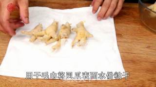 酸辣可口的【酸椒虎皮凤爪】的做法步骤：1