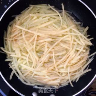 煎焖土豆丝的做法步骤：3