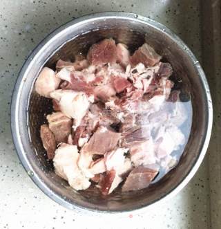 红烧牛肉的做法步骤：1