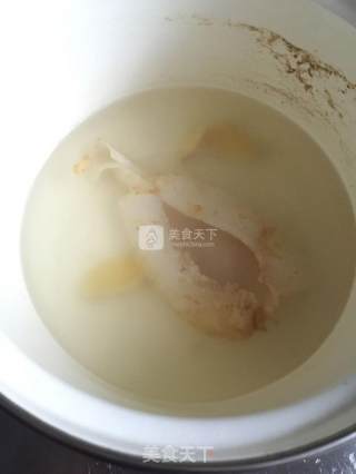 野米花胶炖木瓜的做法步骤：2