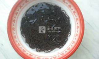 夏天10分钟自制冰镇冷面 （100秒钟把冷面变成冰镇）的做法步骤：2