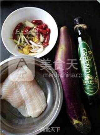 【平民餐桌上的家常菜亦能吃出美味营养】茄子烧鱼柳的做法步骤：1