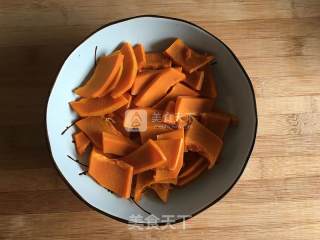 奶油南瓜汤的做法步骤：1
