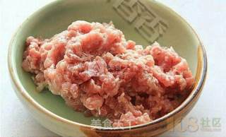 芹菜肉末烧豆腐的做法步骤：2