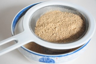 自制美味花菇调味鸡精粉的做法步骤：8