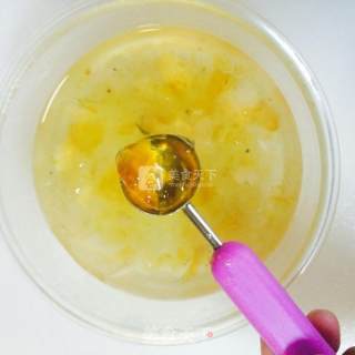 木瓜海参桃胶雪莲子船的做法步骤：4