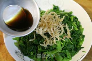 菠菜银鱼干的做法步骤：4
