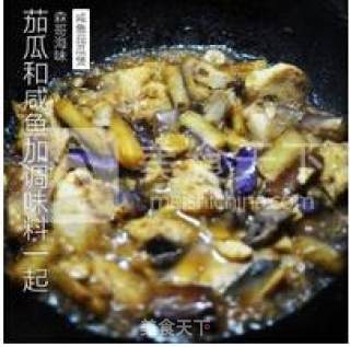 茄瓜咸鱼煲的做法步骤：4