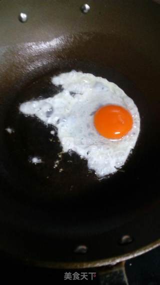 鸭蛋炒粉皮的做法步骤：1
