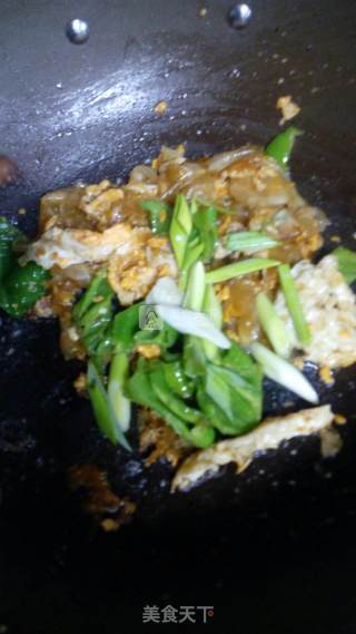 鸭蛋炒粉皮的做法步骤：5