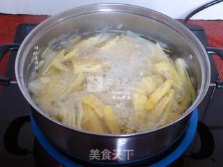 春笋炒腊肠的做法步骤：2