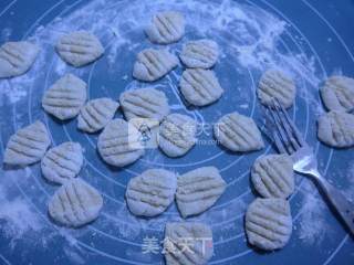 白菜炒燕麦疙瘩片的做法步骤：4
