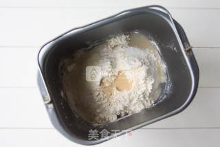 巨无霸披萨的做法步骤：1