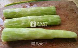 香肠炒莴笋的做法步骤：1