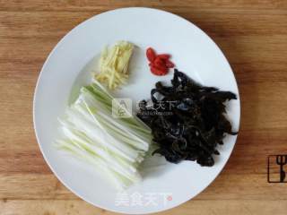 蒜苔肉丝豆皮卷的做法步骤：7