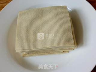 蒜苔肉丝豆皮卷的做法步骤：11