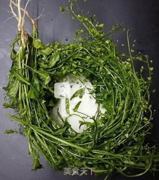 荠菜花煮鸡蛋的做法步骤：2