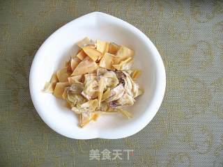 红烧肉墨鱼干的做法步骤：2