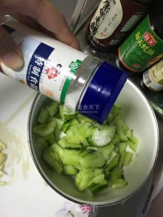 超级简单凉拌黄瓜的做法步骤：3