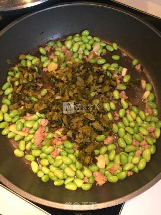 咸酸菜鲜黄豆伴肉末的做法步骤：5