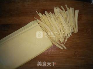 菠菜拌豆皮的做法步骤：2
