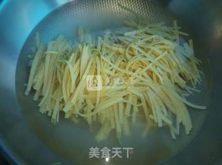 菠菜拌豆皮的做法步骤：3