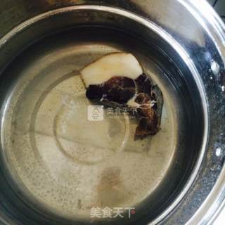 腊肉豌豆红薯焖饭的做法步骤：2