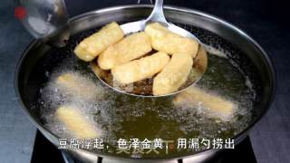 比肉好吃的【河虾煲豆腐】的做法步骤：1