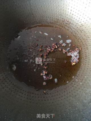 蒜苗香干炒腊肉的做法步骤：2