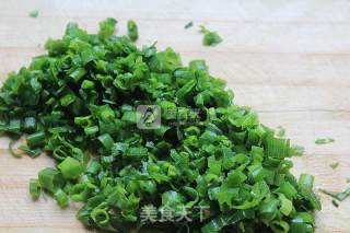 葱香饼干的做法步骤：2