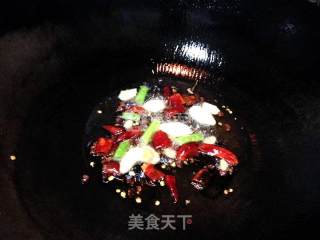 蒜苗炒胡豆的做法步骤：3
