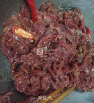 彩椒爆炒牛肉丝的做法步骤：2