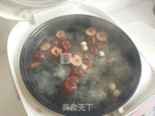 桃胶银耳汤的做法步骤：5