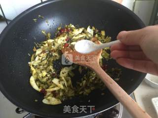 咸菜春笋炒象拔蚌片的做法步骤：13