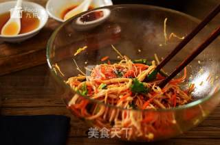 菠菜鸡丝蛋卷—九阳知食的做法步骤：4