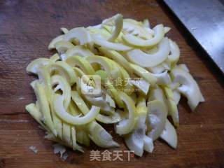 雷笋炒茼蒿的做法步骤：3