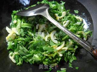 雷笋炒茼蒿的做法步骤：5