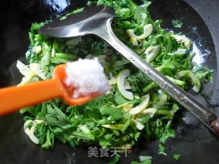 雷笋炒茼蒿的做法步骤：6