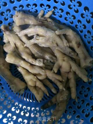 红烧鸡爪！简易版的做法步骤：1
