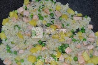 三文鱼炒饭的做法步骤：13