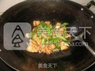 家常小炒辣椒炒肉的做法步骤：9