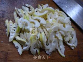 雪菜蚕豆炒雷笋的做法步骤：3