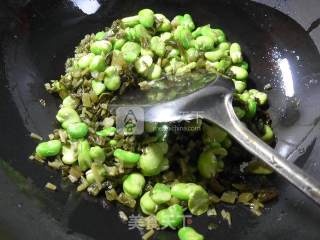 雪菜蚕豆炒雷笋的做法步骤：5