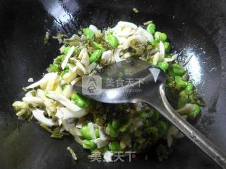 雪菜蚕豆炒雷笋的做法步骤：8