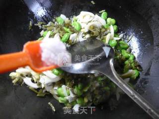 雪菜蚕豆炒雷笋的做法步骤：9