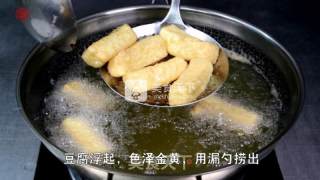 比肉好吃的【河虾煲豆腐】的做法步骤：1