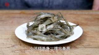 比肉好吃的【河虾煲豆腐】的做法步骤：2
