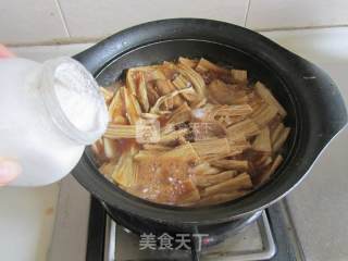 腐竹焖五花肉的做法步骤：8