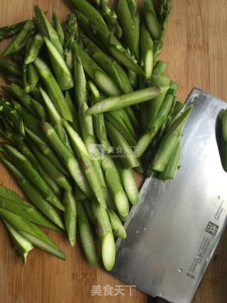 芦笋炒牛肉的做法步骤：1