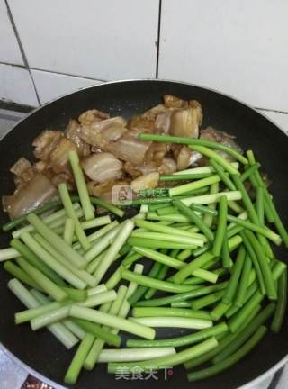 蒜薹炒五花肉的做法步骤：5
